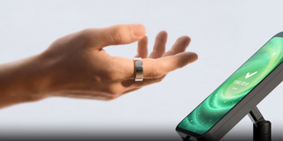 "Sber" taught smart ring contactless payment: the first in Russia with health tracking