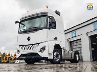 The first BATRAK two-axle tractor was assembled in Buryatia: the machine is diesel; gas and electric versions are planned