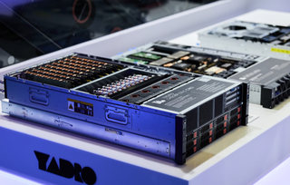 Yadro presentó el nuevo servidor nacional G4208P G3 con refrigeración líquida