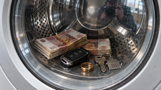 Недвижимость, дорогие автомобили и бизнес: Росфинмониторинг назвал популярные способы отмывания денег