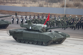 Генерал объяснил почему Т-14 «Армата» не заменит обычные танки