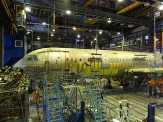En la planta de MC-21 se separaron el montaje en serie y la revisión general: qué cambiará en la producción de aviones rusos