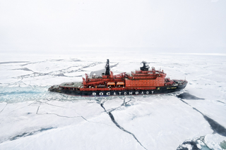 Россия может зарабатывать на Северном морском пути даже без ледокольной проводки, но мешают санкции