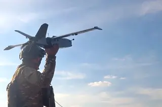Уходит в небо просто с руки: новый дрон-перехватчик «Ф-1» уничтожил более 20 беспилотников за четыре дня