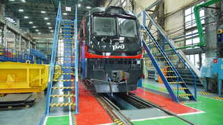 7100 тонн и 120 км/ч: в Новочеркасске собрали опытный электровоз 2ЭС9 с ресурсом в 4 млн км