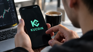 Криптобиржа KuCoin прекращает работу с россиянами и беларусами: что будет с деньгами пользователей