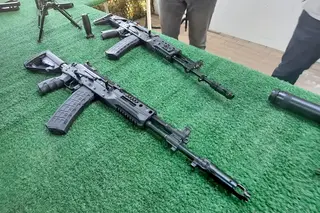 В России существенно доработали автомат АК-12, испытания модернизированной версии должны завершиться в июне