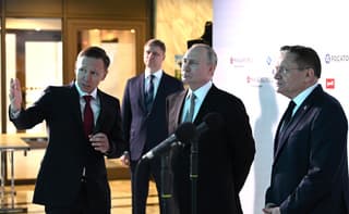 Владимир Путин посетил выставку передовых разработок в области квантовых технологий