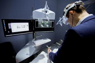 Russian doctors will be able to extract metallic fragments from the patient's brain using an electromagnet