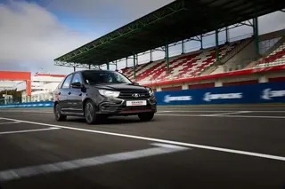 AvtoVAZ habla sobre el nuevo motor bajo los capós de Lada Vesta Sportline y Lada Granta Sport