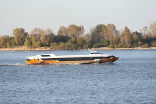 Russian "Meteor 120R" Hydrofoil Begins Service on the Volga River