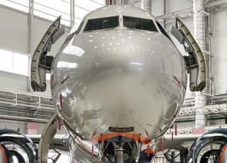 En Rusia han comenzado a reparar los puntales del tren de aterrizaje de los aviones Airbus A320