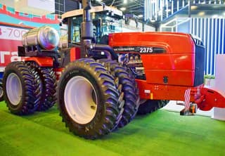 Rostselmash Presents Gas-Powered Tractor at Forum in St. Petersburg