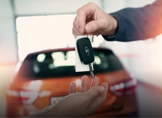 Российским семьям могут выдавать сертификат на покупку отечественного автомобиля