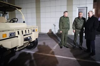 Путин с интересом осмотрел армейский вездеход Desertcross 1000-3: много фото