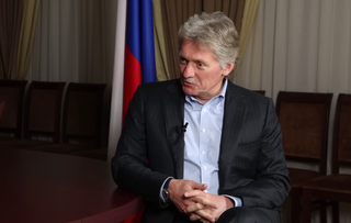 "Una invención maravillosa": Peskov explicó por qué sigue usando iPhone