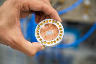 Capaz de funcionar en el frío del cosmos: en Rusia se lanza por primera vez un procesador cuántico de 8 cúbits de alta precisión