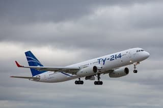 El avión de pasajeros ruso Tu-214 tendrá versiones de carga, corta y de dos miembros