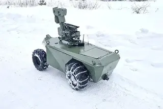 Двух военных роботов испытали на полигоне в Подмосковье