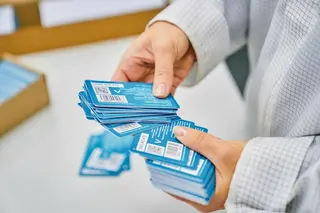 Silicio, pruebas, robots: cómo se fabrican las tarjetas de transporte rusas "Troika"