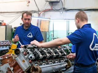 \"Vysokotochka\" Showed How Engines for Russian IFVs Are Being Repaired