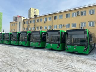 Довезет до метро, проконтролирует водителя: в Екатеринбурге готовят к запуску новые зелёные НефАЗы