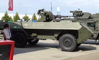 Зарядка коптеров, подвоз боеприпасов: российские военные в апреле получат беспилотный броневик «Зубило»