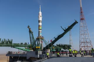 Как вывозят на старт ракеты «Союз» с пилотируемым кораблём на Байконуре