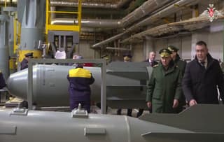 Уничтожает бункеры, мосты, укрытия — чем известна российская авиабомба ФАБ-3000