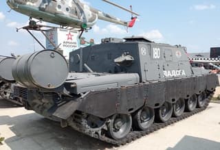 El "vehículo blindado del Juicio Final": el "Ladoga" de alta protección sobre el chasis del tanque "volador" T-80 fue visto con militares rusos