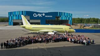 Más de 200 pruebas: Rostec explica por qué se retrasa la certificación del avión de sustitución de importaciones SJ-100