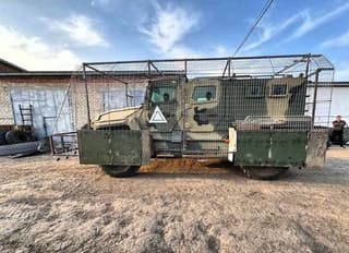 Российский бронеавтомобиль «Спартак» тестирует новую защиту от дронов и осколков
