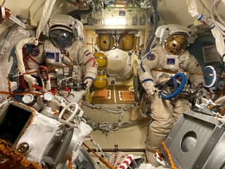 Российские космонавты на два часа раньше вернулись из открытого космоса на МКС
