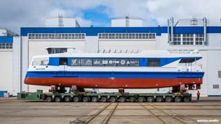 Первый катамаран проекта 04710 «Соммерс» для туристических перевозок спустили на воду в Петербурге
