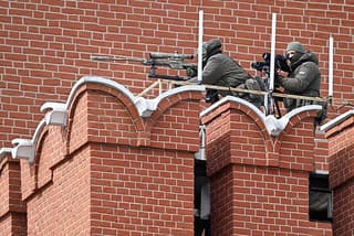 Un francotirador de la guardia de Putin fue visto con un rifle austriaco Steyr-Mannlicher SSG 08