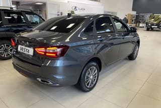 AvtoVAZ Resumes Painting LADA Vesta in "Borneo" Color