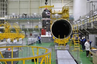 En Baikonur, tras el repostaje, ensamblan la nave rusa "Progress MS-27"
