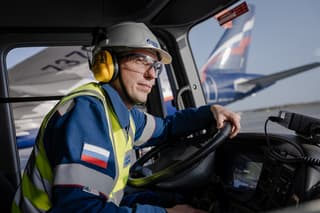 The first electric airfield fuel tanker in Russia starts operating at Sheremetyevo