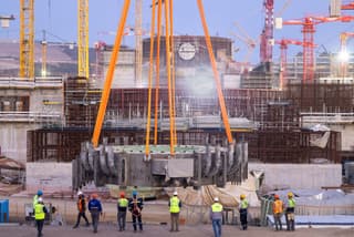 Más cerca del lanzamiento de la primera unidad de energía: finaliza la instalación de la máquina de recarga en la central nuclear "Akkuyu"