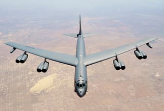 Un bombardero Boeing B-52H de la Fuerza Aérea de EE. UU. fue visto volando en dirección a la región de Kaliningrado
