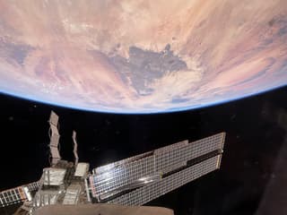 МКС изменила орбиту из-за российского корабля «Союз МС-26»