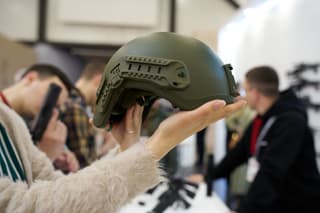 La bala no penetró: el casco ruso "Bars-L" resultó ser más resistente que el de la OTAN