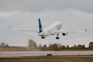 Nos dedicamos a la sustitución de importaciones: ya hay 12 aviones Tu-214 en diferentes grados de preparación