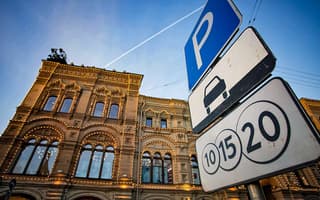 "Hay una estratificación de la sociedad": en Moscú aparecieron estacionamientos por 600 rublos
