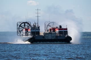 Крупнейшее гражданское судно России на воздушной подушке «Хаска-10» вышло на испытания
