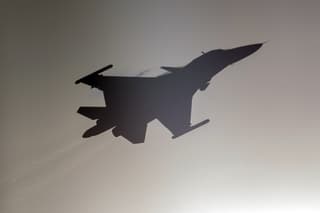 Готовы защищать русскую Балтику: экипажи истребителей Су-30СМ и Су-24 сбросили авиабомбы на «противника»