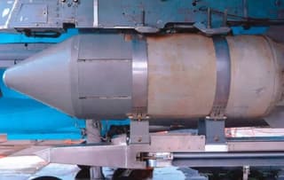 Convertir al enemigo en polvo: de lo que es capaz la poderosa bomba aérea rusa ODAB-1500