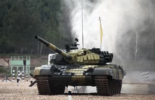 Blindaje reforzado, mayor capacidad de supervivencia: los tanques rusos T-72 reciben un avanzado sistema de guerra electrónica y protección 4S24 "Relikt"