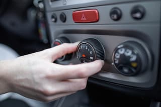Recargar el aire acondicionado de un automóvil en Rusia se ha convertido en un placer costoso