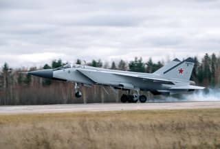 «Жрёт топливо, как не в себя, но суперсамолет»: военный эксперт ответил на скептические оценки западных аналитиков истребителя МиГ-31БМ